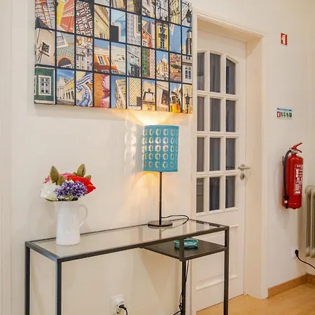 Apartment 27 A Graca Cozy With Balcony And Free Parking