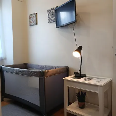 27 A Graca, Free Private Parking And Balcony شقة