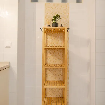Apartment 27 A Graca Cozy With Balcony And Free Parking